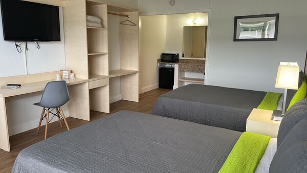 Double Queen Photo 2