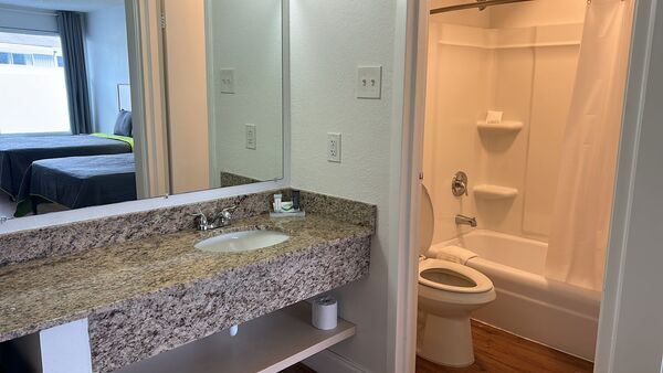 Double Queen Photo 3